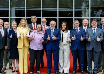 Em Brasília, governadora Raquel Lyra se reúne com presidente Lula e governadores do Nordeste, e debate medidas emergenciais para setores produtivos após tarifaço anunciado pelos EUA