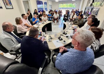 Durante audiência em Fernando de Noronha, secretária Yanne Teles anuncia ações da SCJ no arquipélago em setembro