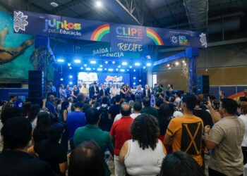 Governadora Raquel Lyra abre última etapa do Circuito Literário de Pernambuco e anuncia início do pagamento de crédito para compra de tênis por alunos da rede estadual