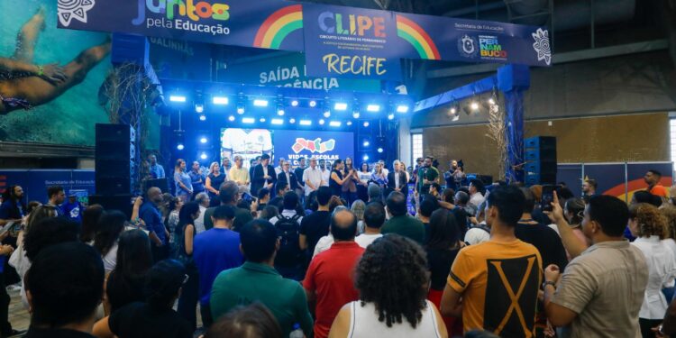Governadora Raquel Lyra abre última etapa do Circuito Literário de Pernambuco e anuncia início do pagamento de crédito para compra de tênis por alunos da rede estadual