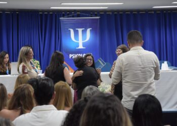 Estudantes da primeira turma de Psicologia da Asces-Unita realizam Cerimônia do Código de Ética
