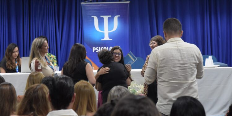 Estudantes da primeira turma de Psicologia da Asces-Unita realizam Cerimônia do Código de Ética