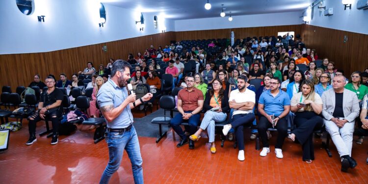 Encontro com gestores escolares de Caruaru fortalece a política de formação continuada da Rede Municipal de Ensino