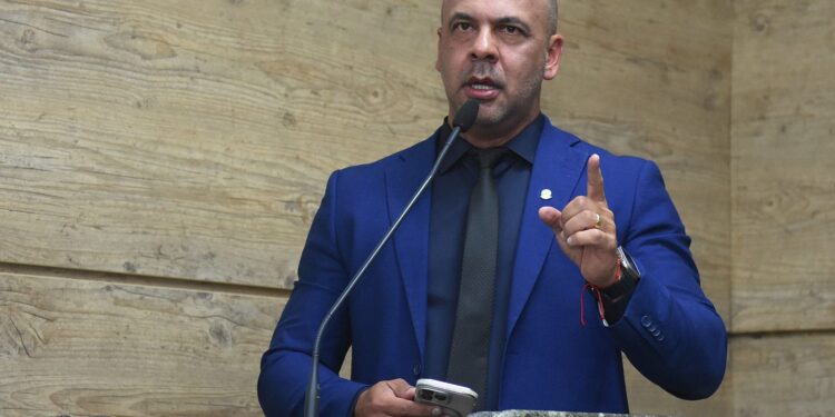 Anderson Correia solicita implantação do Hospital Público Veterinário 24h do Agreste em Caruaru