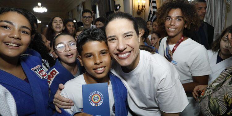 Pernambuco avança na educação e premia 50 escolas no Prêmio Escola Destaque do Programa Criança Alfabetizada