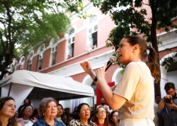 Em evento pelos 200 anos do Ginásio Pernambucano, governadora Raquel Lyra assina ordem de serviço para reforma do prédio histórico