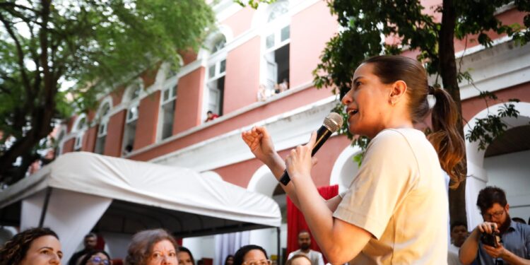 Em evento pelos 200 anos do Ginásio Pernambucano, governadora Raquel Lyra assina ordem de serviço para reforma do prédio histórico