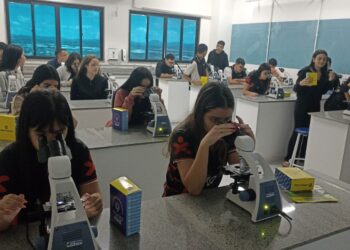 Alunos do ensino médio do Exato Prime visitam Complexo de Medicina Veterinária da Uninassau