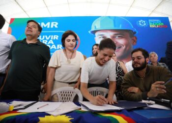 Ouvir para Mudar: no Recife, governadora Raquel Lyra anuncia mais de R$ 1 bilhão em investimentos para a Região Metropolitana