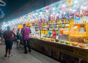 SEFAZ realiza entrega de alvarás e crachás para comerciantes do evento Pernambuco Meu País 2025