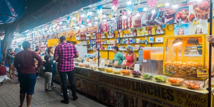 SEFAZ realiza entrega de alvarás e crachás para comerciantes do evento Pernambuco Meu País 2025