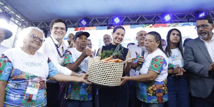 Na abertura da Feneaf, governadora Raquel Lyra autoriza compra de veículos e licita aquisição de sementes para produtores pernambucanos em pacote de R$ 27,5 milhões