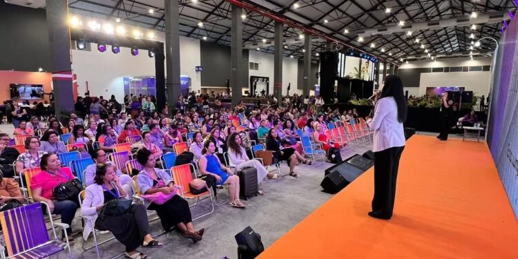Congresso reúne especialistas do Brasil e do mundo para discutir o futuro da educação