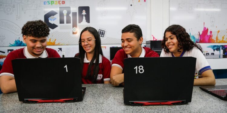 Governo de Pernambuco lança concurso de inovação para estudantes da rede estadual