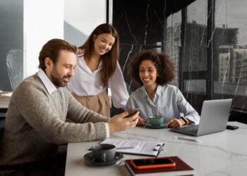 Saúde mental no trabalho: afastamentos batem recorde e reforçam urgência de ações nas empresas