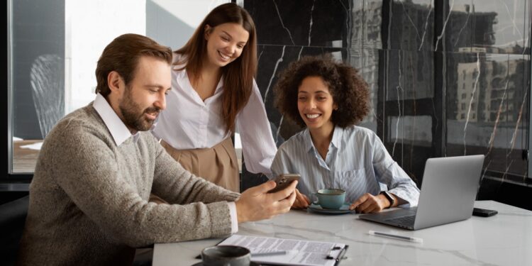 Saúde mental no trabalho: afastamentos batem recorde e reforçam urgência de ações nas empresas