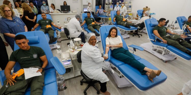 Governadora Raquel Lyra doa sangue e reforça investimento de R$ 8 milhões em reformas para o Hemope