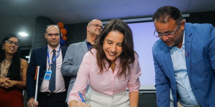 Raquel Lyra lança plataforma de acessibilidade “Tá Na Mão” e garante recursos para entidades que atuam na causa da pessoa com deficiência