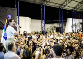 Governadora Raquel Lyra anuncia investimentos de mais de R$ 60 milhões em áreas como turismo, saúde, educação e abastecimento d’água