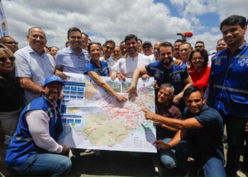 Em Vertentes, governadora Raquel Lyra assina ordem de serviço para restaurar a PE-130, e Governo supera mais de R$ 1 bilhão em obras viárias no Agreste