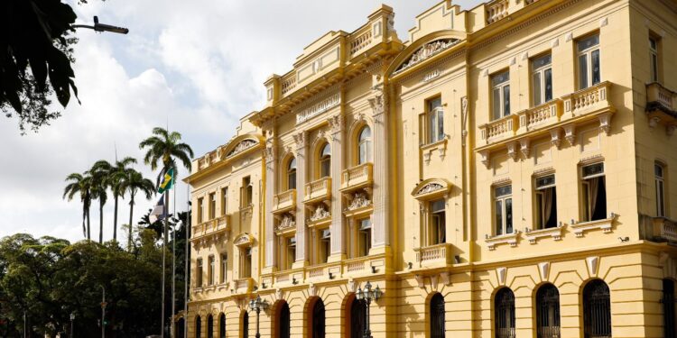 Governo de Pernambuco envia Projeto de Lei Orçamentária Anual 2026 à Alepe com aumento de 27% nos recursos previstos para investimentos