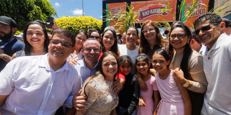 Em Santa Cruz da Baixa Verde, governadora Raquel Lyra entrega ações para a Educação e prestigia Festa da Rapadura