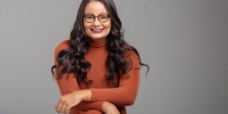 Jullie Dutra, primeira vencedora do “Quem Quer Ser um Milionário”, participa de palestra em Caruaru