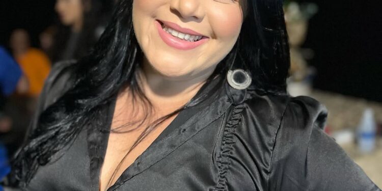 De volta à carreira solo, Élida Mendonça prepara projeto audiovisual em comemoração a 30 anos de trabalho