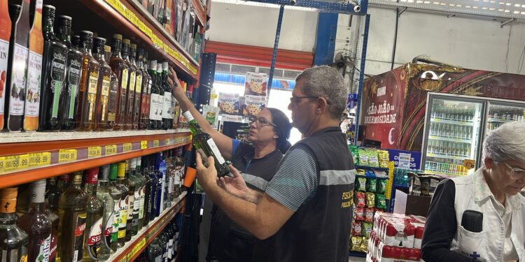 Procon Caruaru participa de treinamento nacional e reforça ações contra bebidas adulteradas com metanol