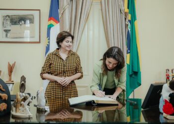 Antes de ir à missão internacional, governadora Raquel Lyra transmite cargo à vice-governadora Priscila Krause e anuncia pagamento do BDE 2025