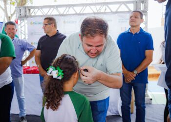Secretaria de Articulação Política participa da entrega de 88 óculos para alunos da Vila Rafael, na Zona Rural de Caruaru