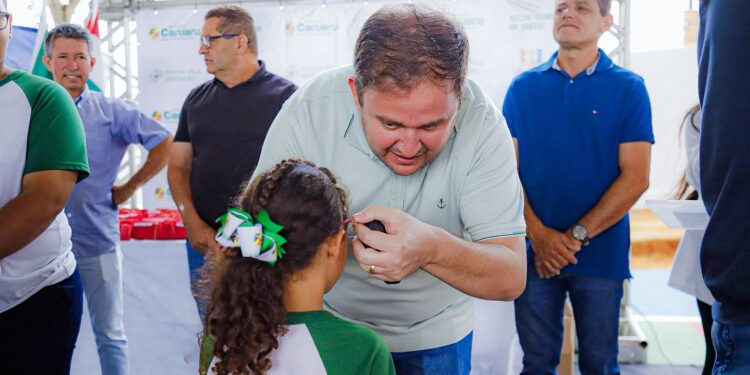 Secretaria de Articulação Política participa da entrega de 88 óculos para alunos da Vila Rafael, na Zona Rural de Caruaru