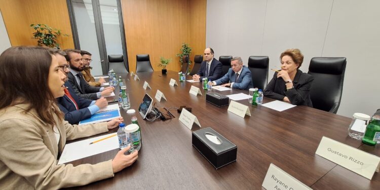 Em encontro com Dilma Rousseff em Xangai, governadora Raquel Lyra discute projetos financiados pelo Banco do Brics