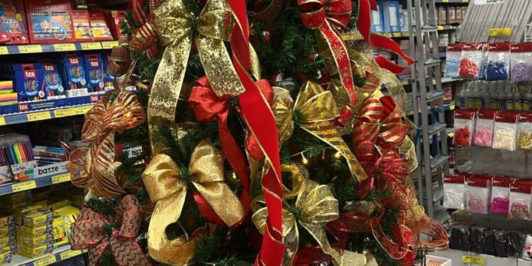 Avil promove curso gratuito de laços natalinos com a estilista Tereza Ribeiro