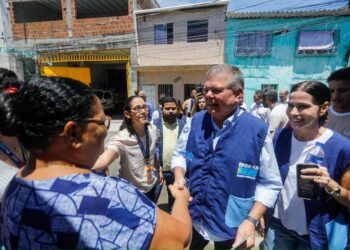 No Recife, governador em exercício visita casas reformadas pelo Reforma no Lar