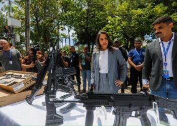Juntos pela Segurança: governadora Raquel Lyra reforça segurança pública com entrega de R$ 73 milhões em armas, viaturas e helicóptero