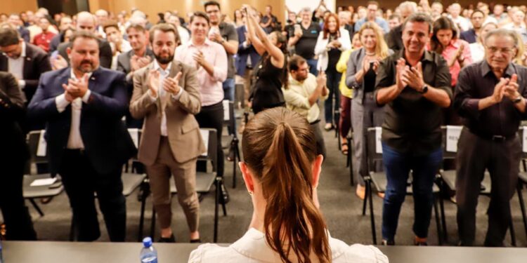 Governadora Raquel Lyra destaca obras e investimentos que impulsionam novo ciclo de desenvolvimento para Pernambuco durante seminário no Recife