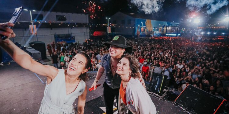 No Recife, governadora Raquel Lyra abriu primeira noite do Festival Pernambuco Meu País Verão da cidade