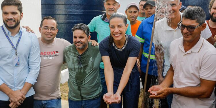 Governadora Raquel Lyra celebra chegada da água do Rio São Francisco a Riacho das Almas
