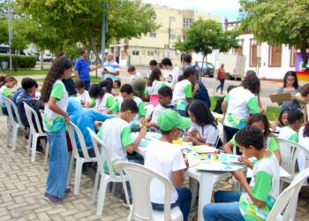 “Pintando nas Praças de Pernambuco” chega a Caruaru e convida crianças a viverem a arte de perto durante as férias