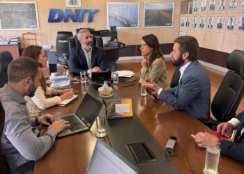 Em Brasília, governadora Raquel Lyra garante junto ao DNIT a construção da variante de Toritama, no Agreste Setentrional