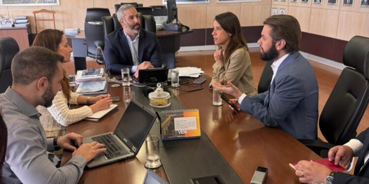 Em Brasília, governadora Raquel Lyra garante junto ao DNIT a construção da variante de Toritama, no Agreste Setentrional