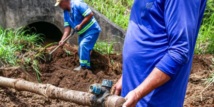 Compesa inicia operação de combate ao furto de água em trecho da inversão da Adutora de Jucazinho