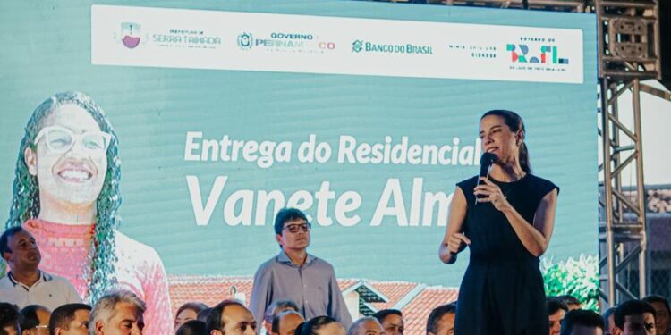 Em Serra Talhada, governadora Raquel Lyra entrega residencial Vanete Almeida ao lado do ministro Jader Filho e autoriza construção de creche
