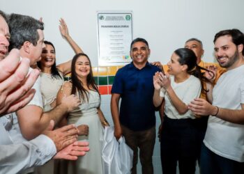 Em Custódia, governadora Raquel Lyra autoriza início de obras para melhorias urbanas, entrega ônibus escolares e anuncia nova ETE no município