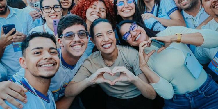 Juntos Pela Educação: Governo de Pernambuco inicia pagamento do Pix Tênis para alunos da rede estadual