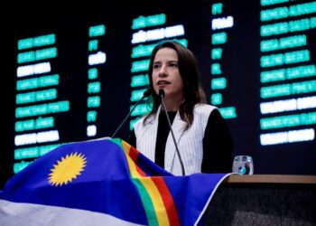 Na Alepe, governadora Raquel Lyra diz que Pernambuco está acima de qualquer disputa e que o futuro se constrói com trabalho e união