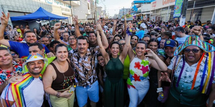 Em Surubim, governadora Raquel Lyra prestigia Desfile das Virgens e faz balanço do Carnaval de Pernambuco