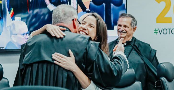 Governadora Raquel Lyra prestigia posse do desembargador Erik Simões como vice-presidente e corregedor do TRE-PE