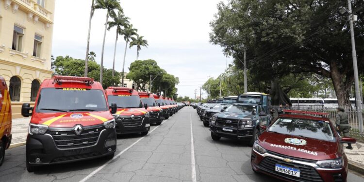 Governadora Raquel Lyra entrega viaturas, armamentos e equipamentos para forças policiais